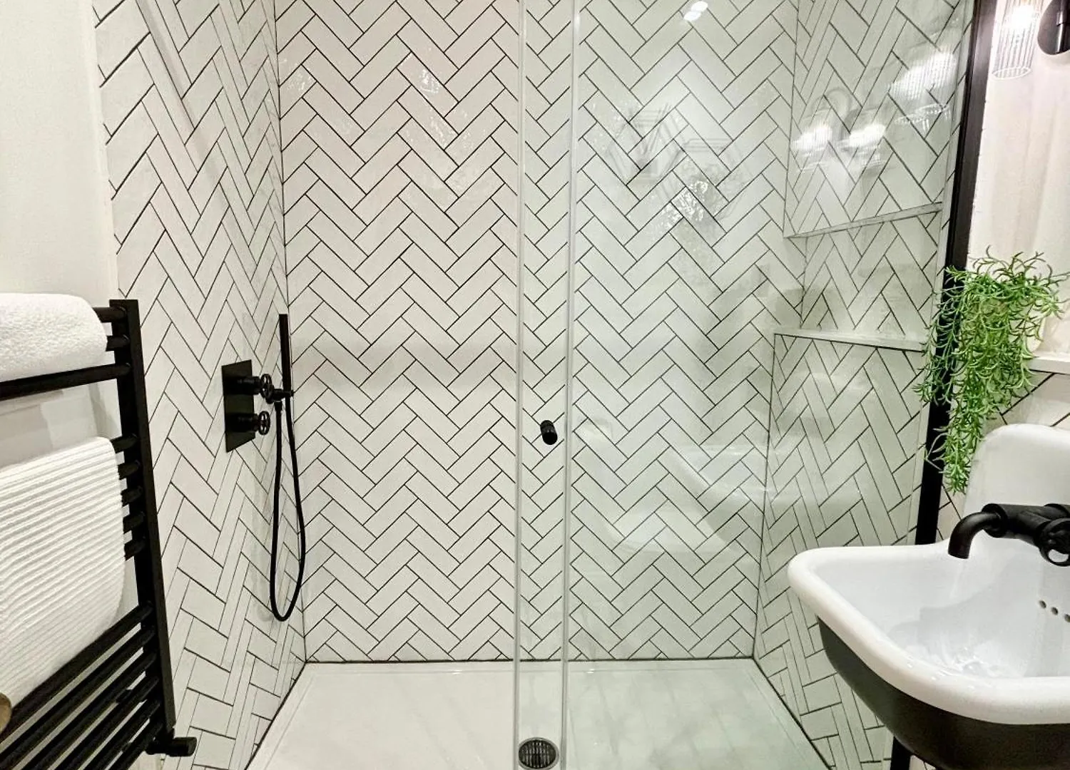 Stunning 3 Bedroom & 2 Bathroom Cottage With Patio 브라이턴