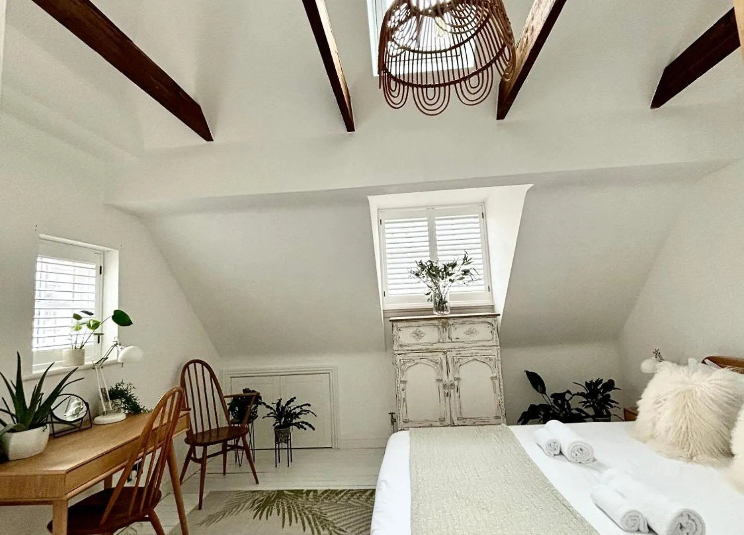 Stunning 3 Bedroom & 2 Bathroom Cottage With Patio Brighton United Kingdom