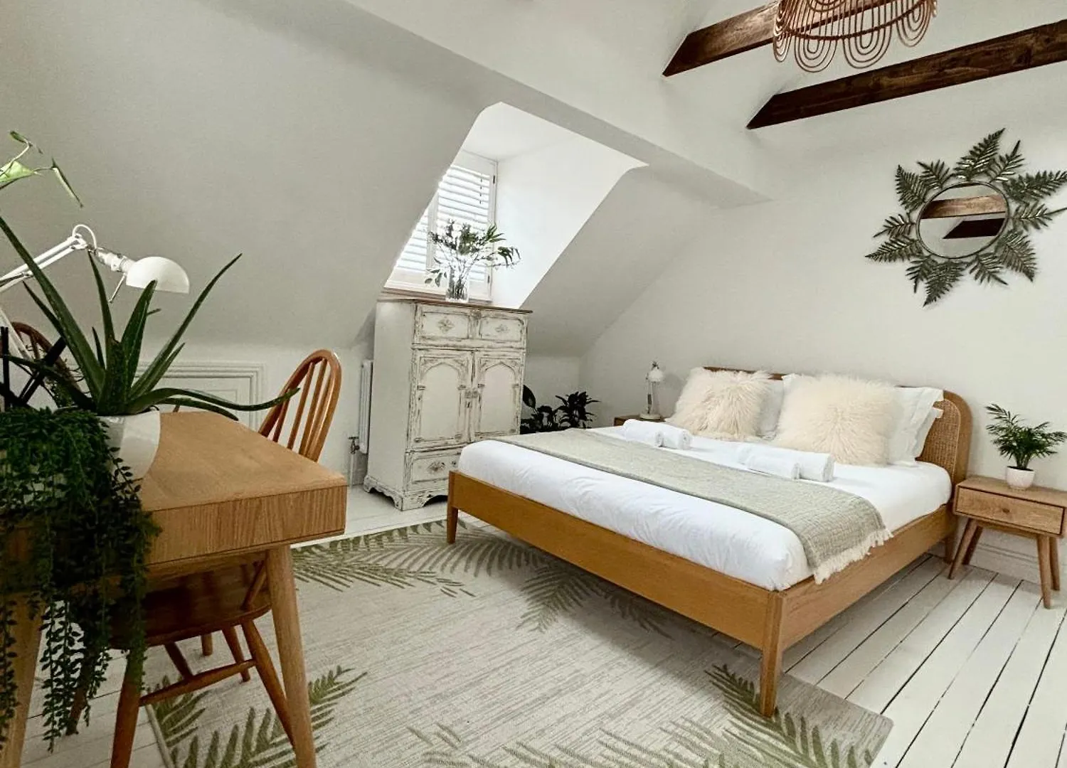 Stunning 3 Bedroom & 2 Bathroom Cottage With Patio Brighton 0*,