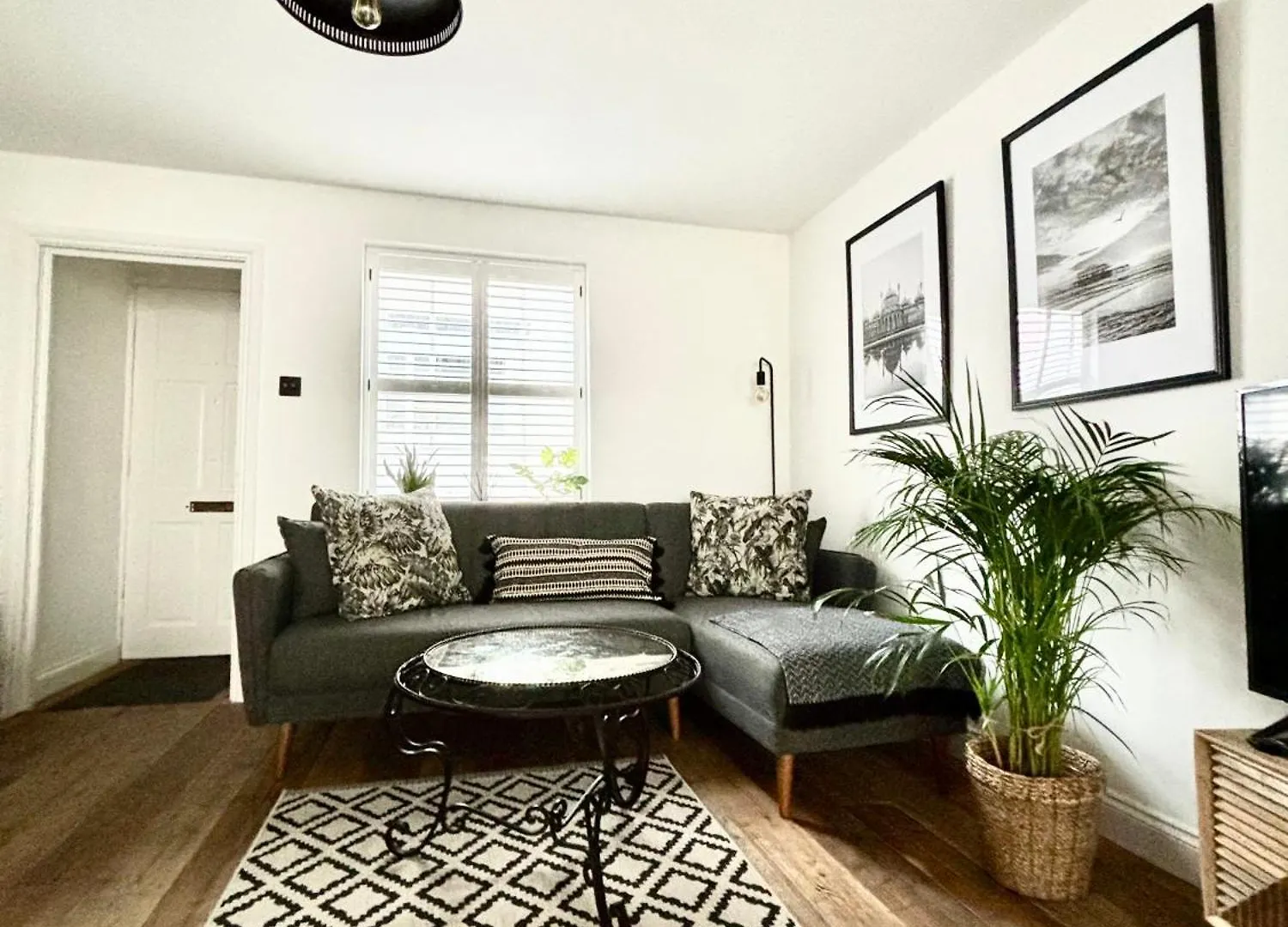 Stunning 3 Bedroom & 2 Bathroom Cottage With Patio Brighton Holiday home