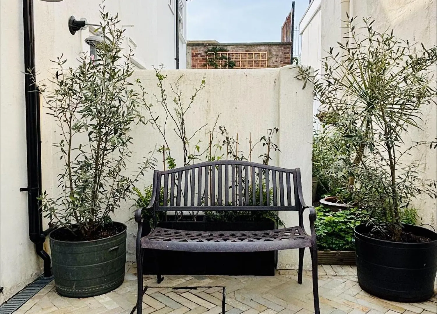 Stunning 3 Bedroom & 2 Bathroom Cottage With Patio Brighton