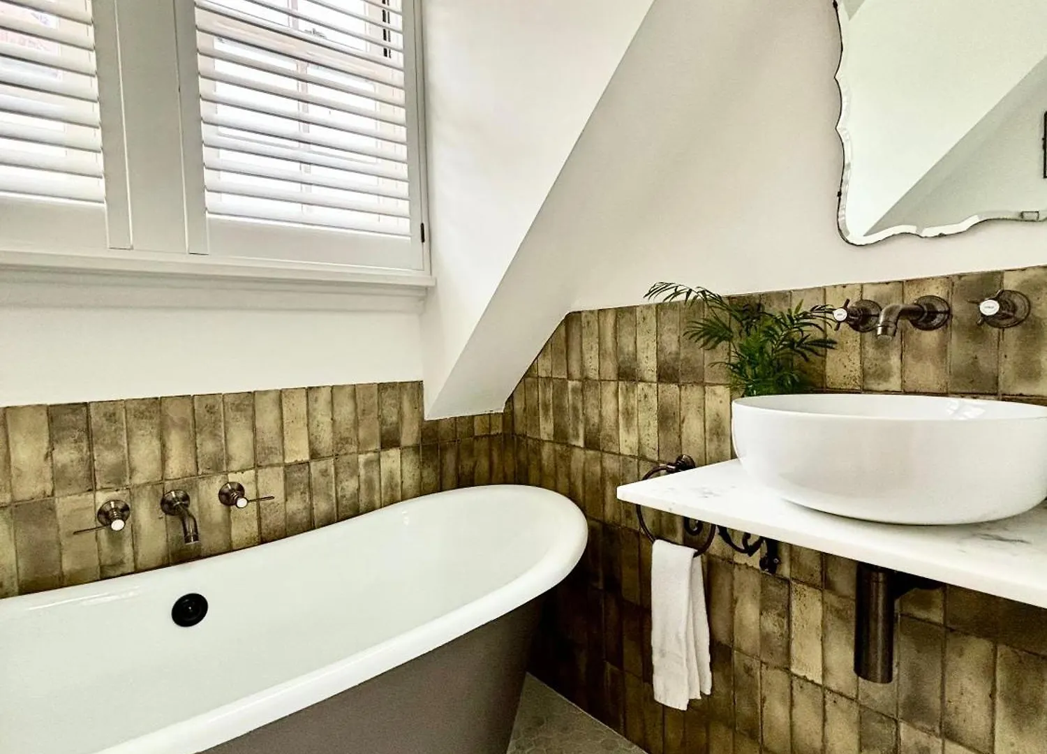 Stunning 3 Bedroom & 2 Bathroom Cottage With Patio Brighton Holiday home