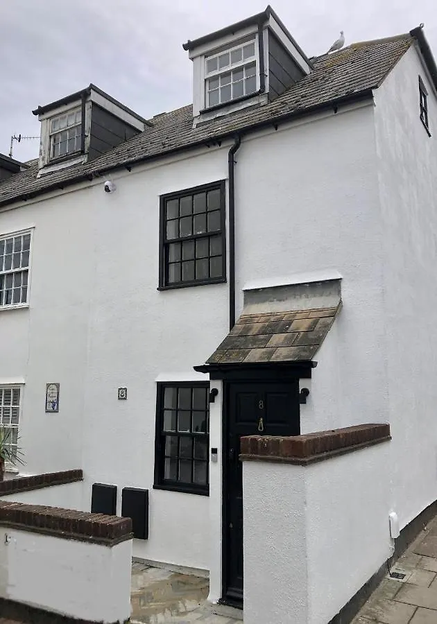 Holiday home Stunning 3 Bedroom & 2 Bathroom Cottage With Patio Brighton United Kingdom