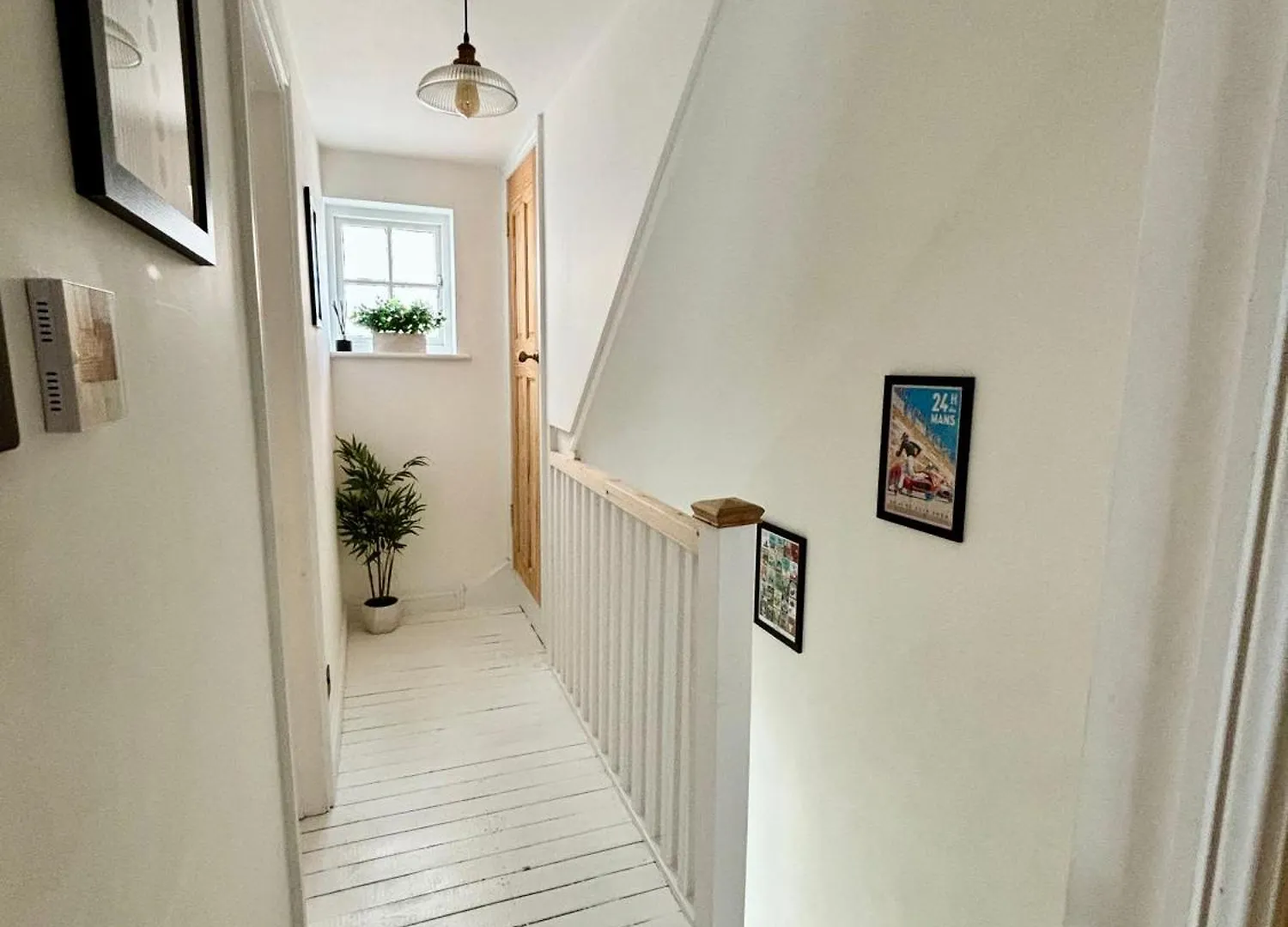 Stunning 3 Bedroom & 2 Bathroom Cottage With Patio Brighton 0*,  United Kingdom