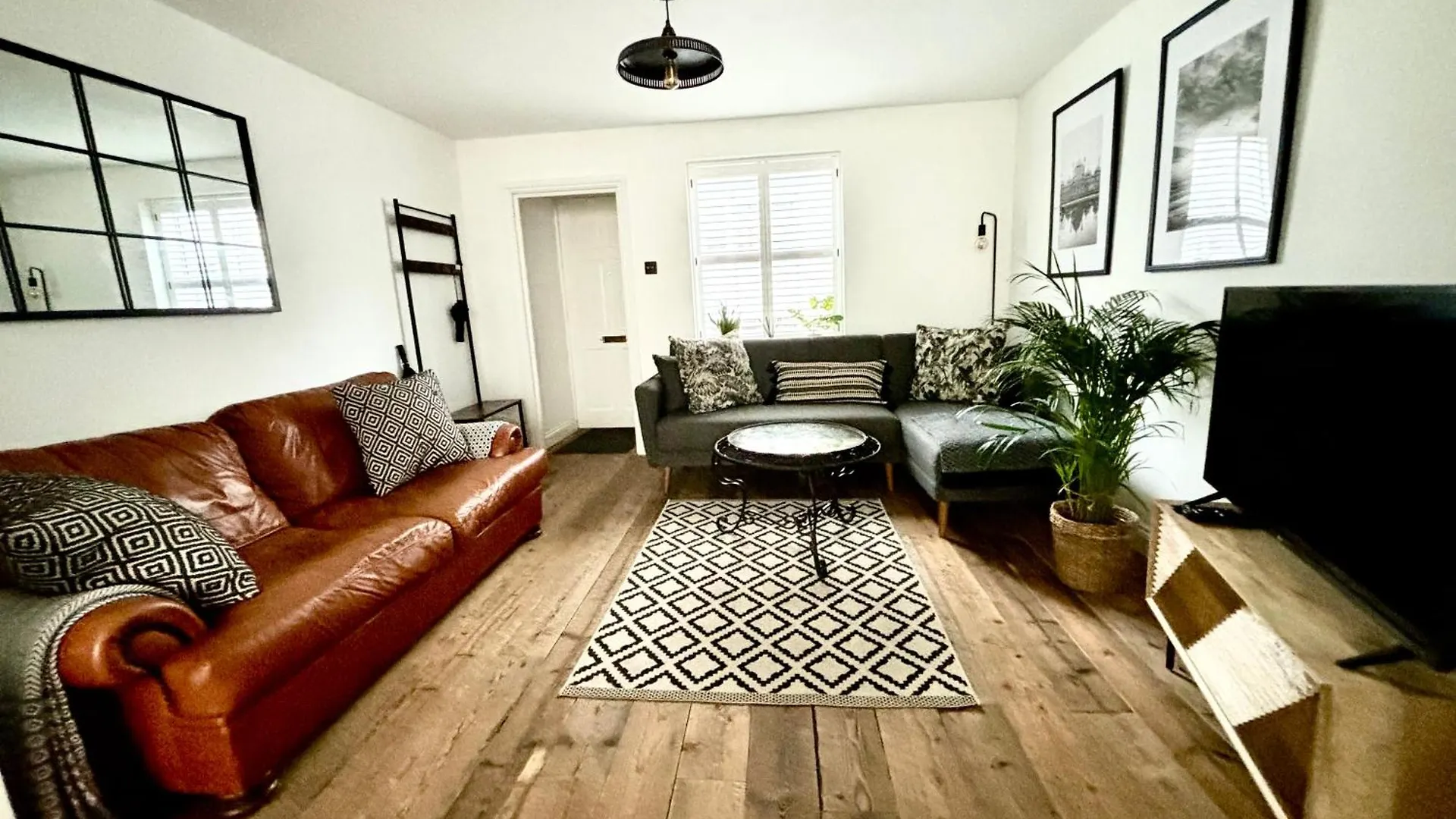 Stunning 3 Bedroom & 2 Bathroom Cottage With Patio Brighton United Kingdom