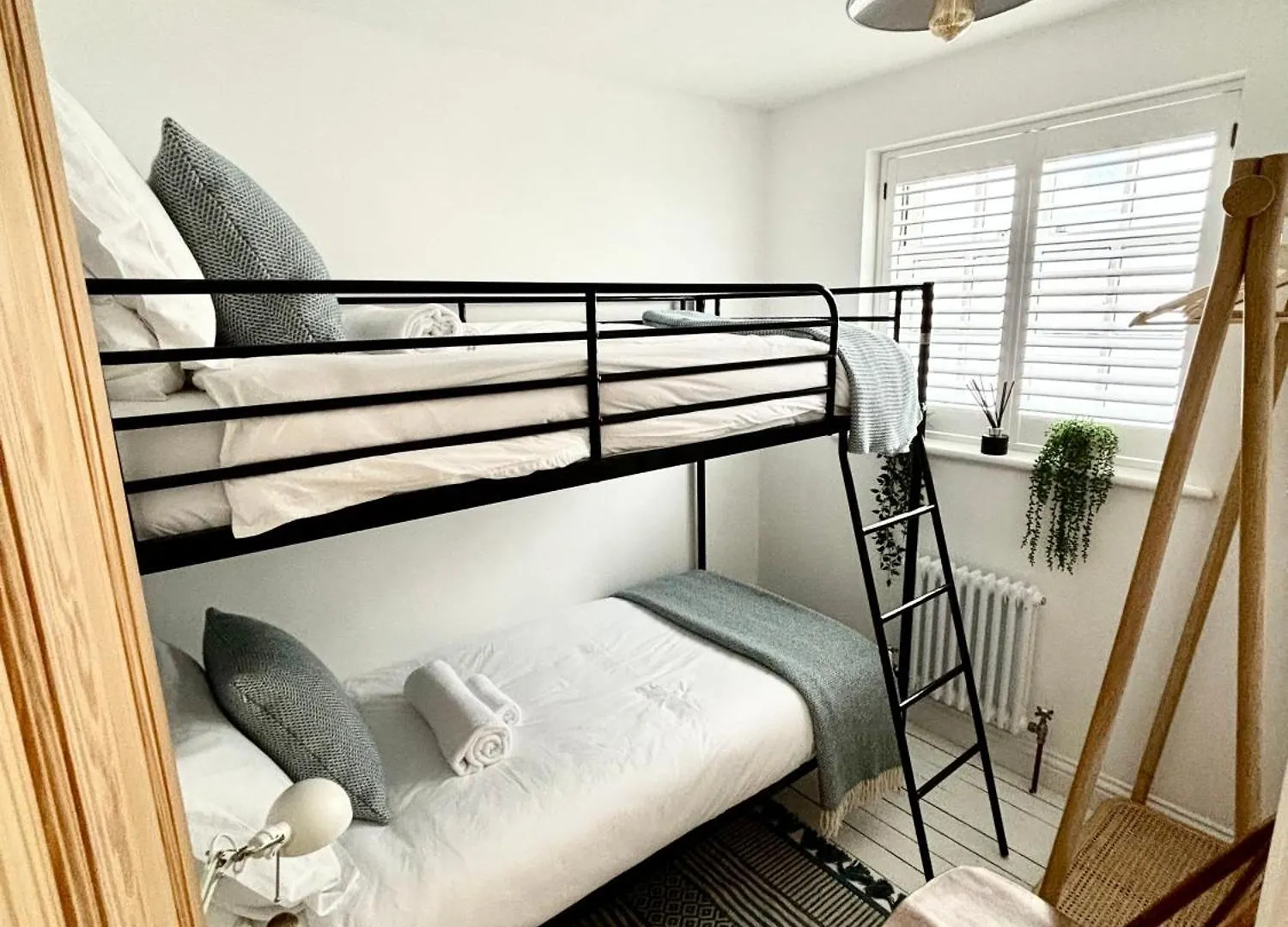 Stunning 3 Bedroom & 2 Bathroom Cottage With Patio 브라이턴
