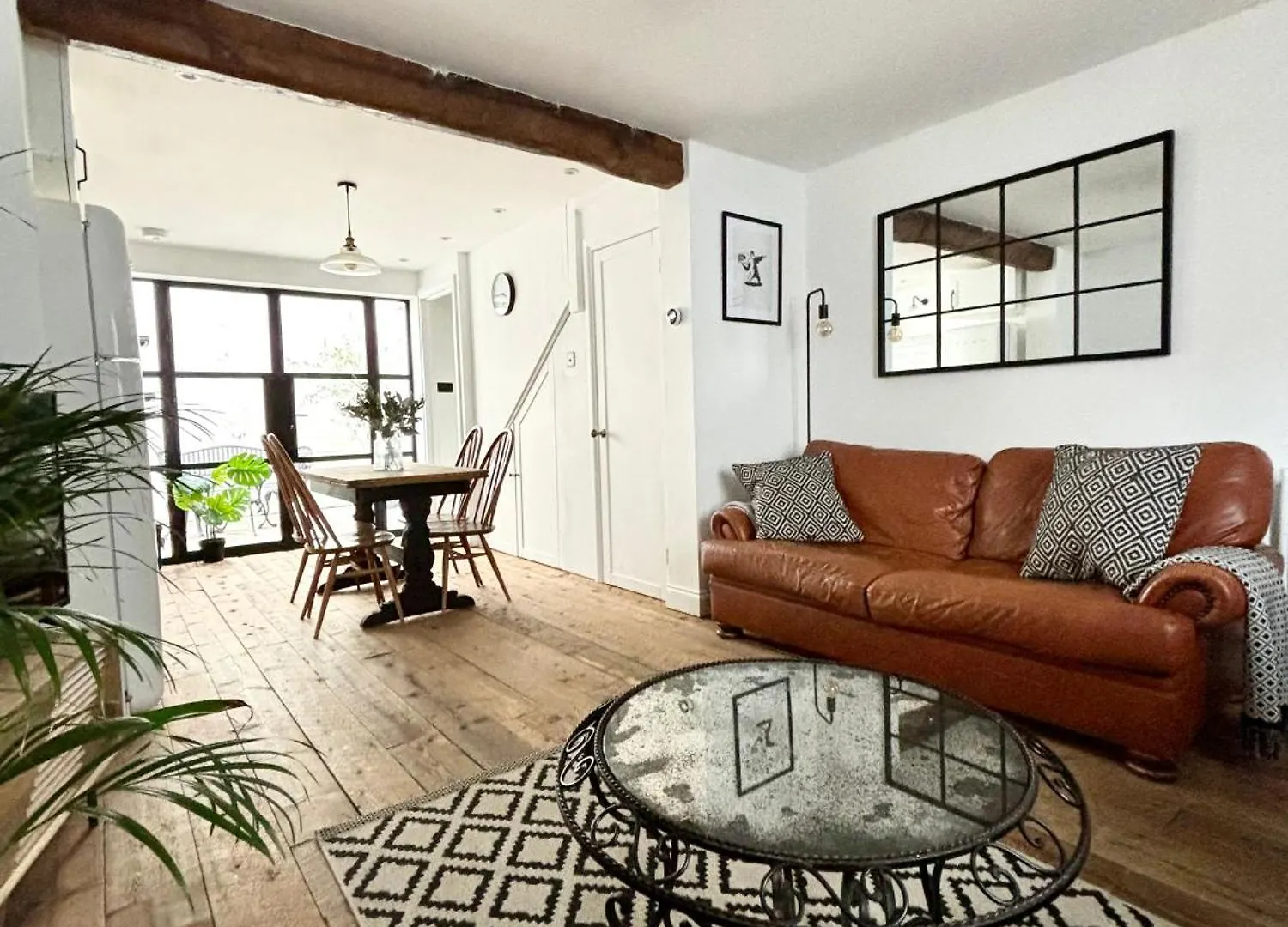 Stunning 3 Bedroom & 2 Bathroom Cottage With Patio 브라이턴 펜션